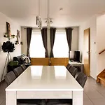 Chez Sabine Et Eric Maison Pour 6 Personnes Avec Piscine Chauffee Et Jacuzzi Prive בית נופש