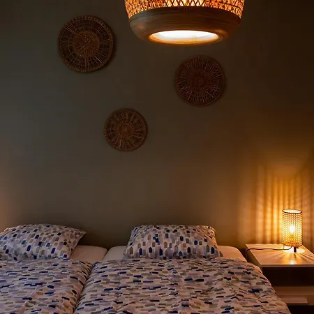 Chez Sabine Et Eric Maison Pour 6 Personnes Avec Piscine Chauffee Et Jacuzzi Prive Дом отдыха *