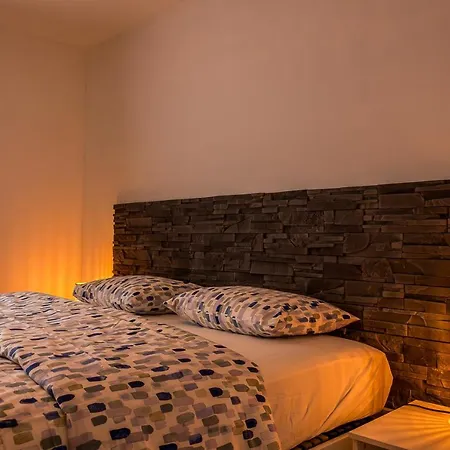 Chez Sabine Et Eric Maison Pour 6 Personnes Avec Piscine Chauffee Et Jacuzzi Prive Nyaraló Andenne