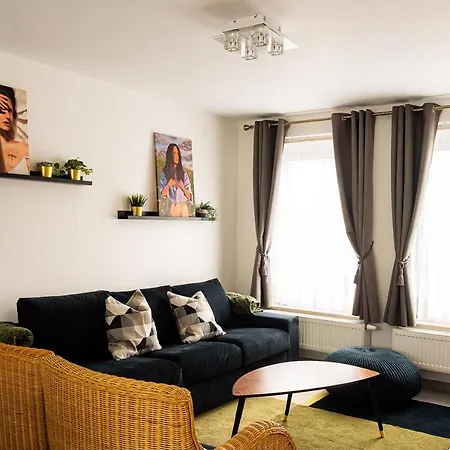 Chez Sabine Et Eric Maison Pour 6 Personnes Avec Piscine Chauffee Et Jacuzzi Prive Andenne