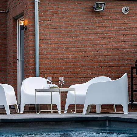 Chez Sabine Et Eric Maison Pour 6 Personnes Avec Piscine Chauffée Et Jacuzzi Privé Hébergement de vacances